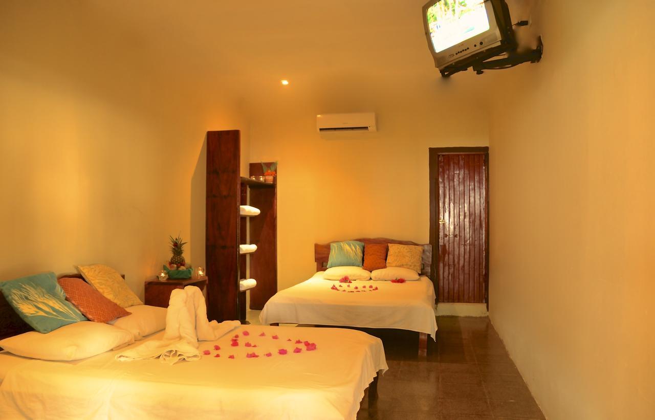 Claudio & Gloria Beach Front Rooms Playas del Coco Εξωτερικό φωτογραφία